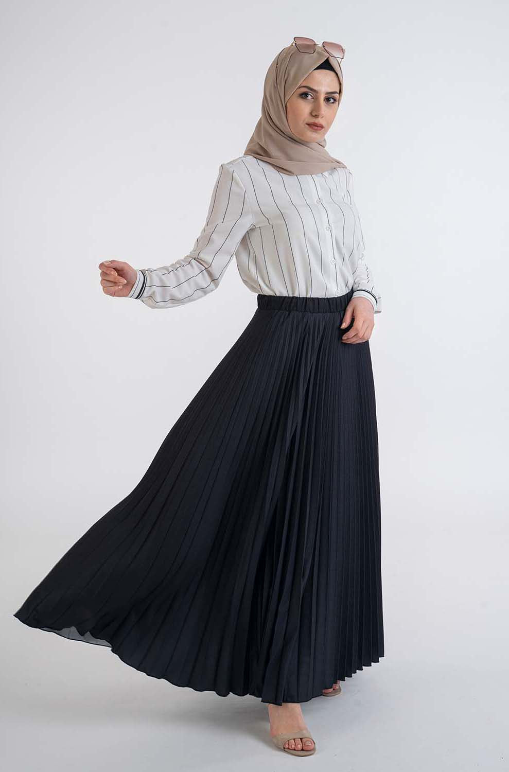 Black pleat skirt-Hijab Fashion Casual - Main Image