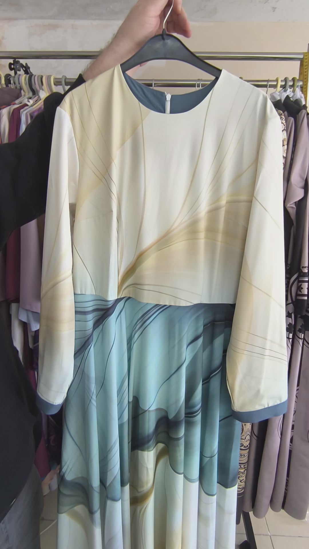 Green Artistic Modest Maxi Dress – Elegant Flowing Silhouette